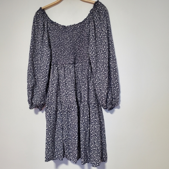 Old Navy Ditsy Floral Poet Swing Dress - Picture 3 of 7